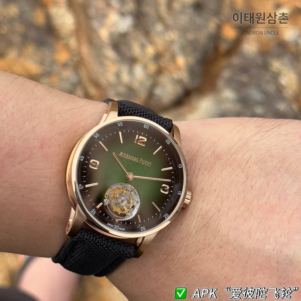 오데마피게 CODE 11.59 골드컬러베젤 그린 어벤추린 플라잉 투르비용 42mm