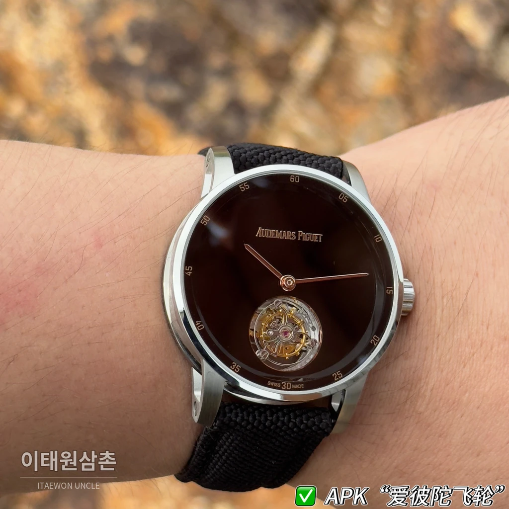 오데마피게 CODE 11.59 실버베젤 블랙 어벤추린 플라잉 투르비용 42mm