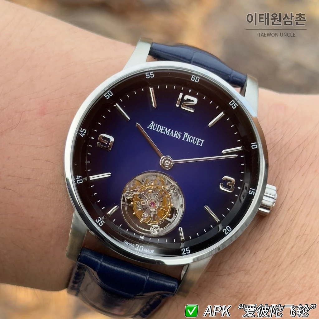 오데마피게 CODE 11.59 실버베젤 다크퍼플 어벤추린 플라잉 투르비용 42mm 26396 블루 다이얼
