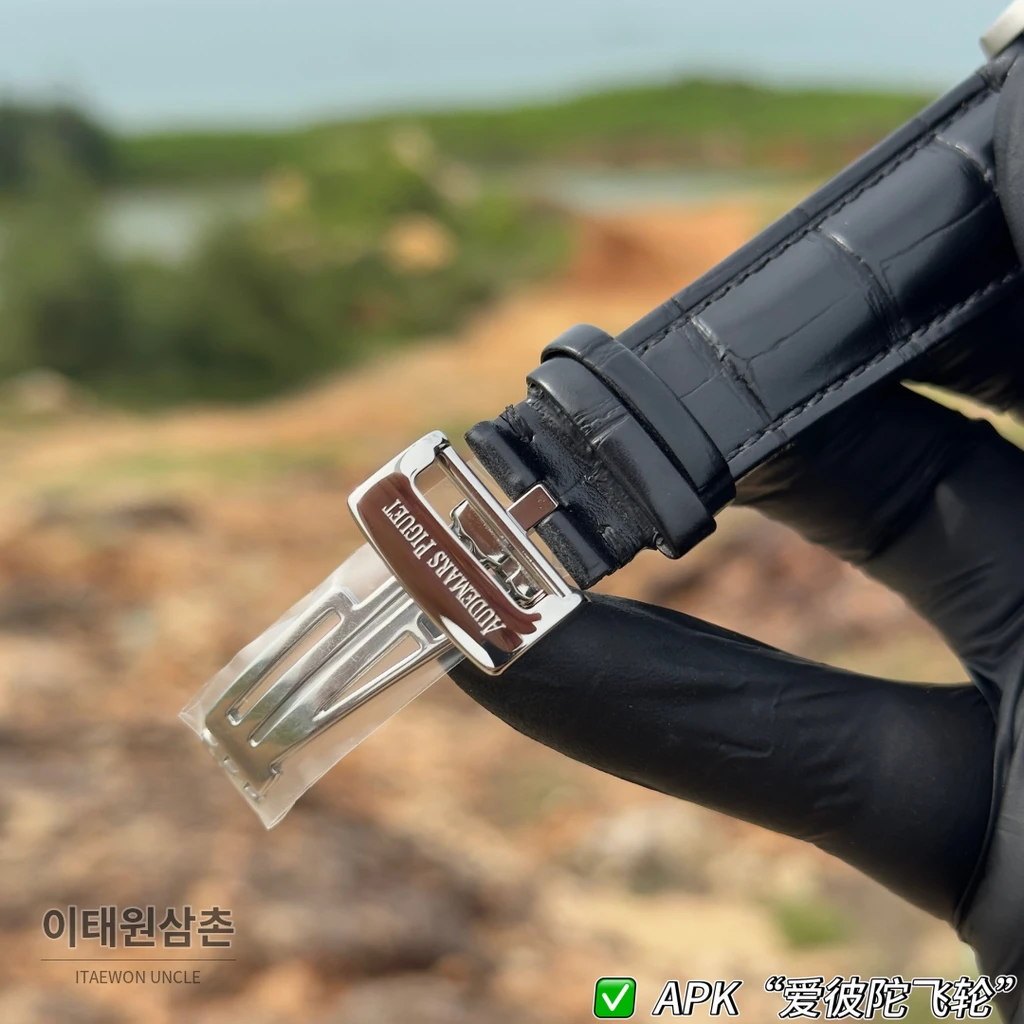 오데마피게 CODE 11.59 실버베젤 아이보리 어벤추린 플라잉 투르비용 42mm