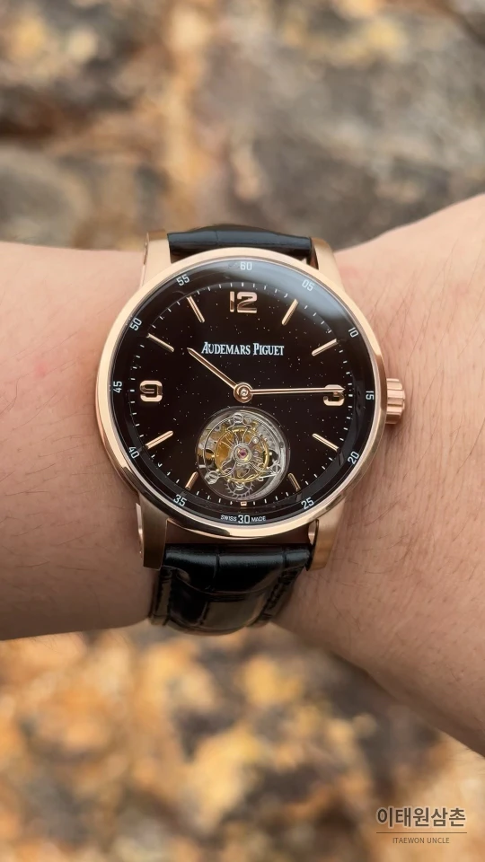 오데마피게 코드11.59 투르비용 오토매틱 42mm 네이비 다이얼