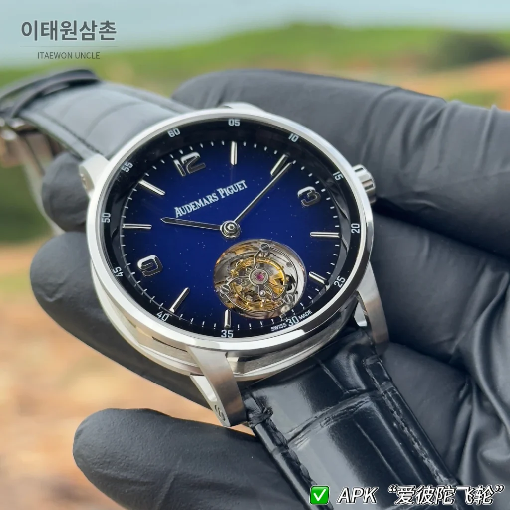 오데마피게 코드11.59 투르비용 오토매틱 42mm 네이비 다이얼