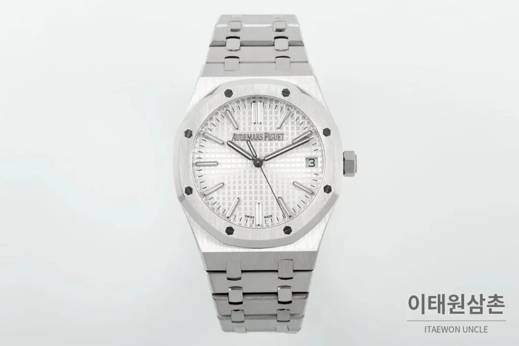 오데마피게 로열오크 50주년 실버베젤 화이트다이얼 오토매틱 41mm