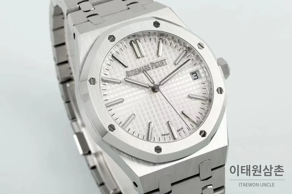 오데마피게 로열오크 50주년 실버베젤 화이트다이얼 오토매틱 41mm