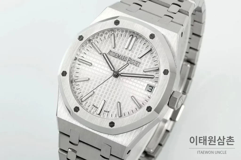 오데마피게 로열오크 50주년 실버베젤 화이트다이얼 오토매틱 41mm