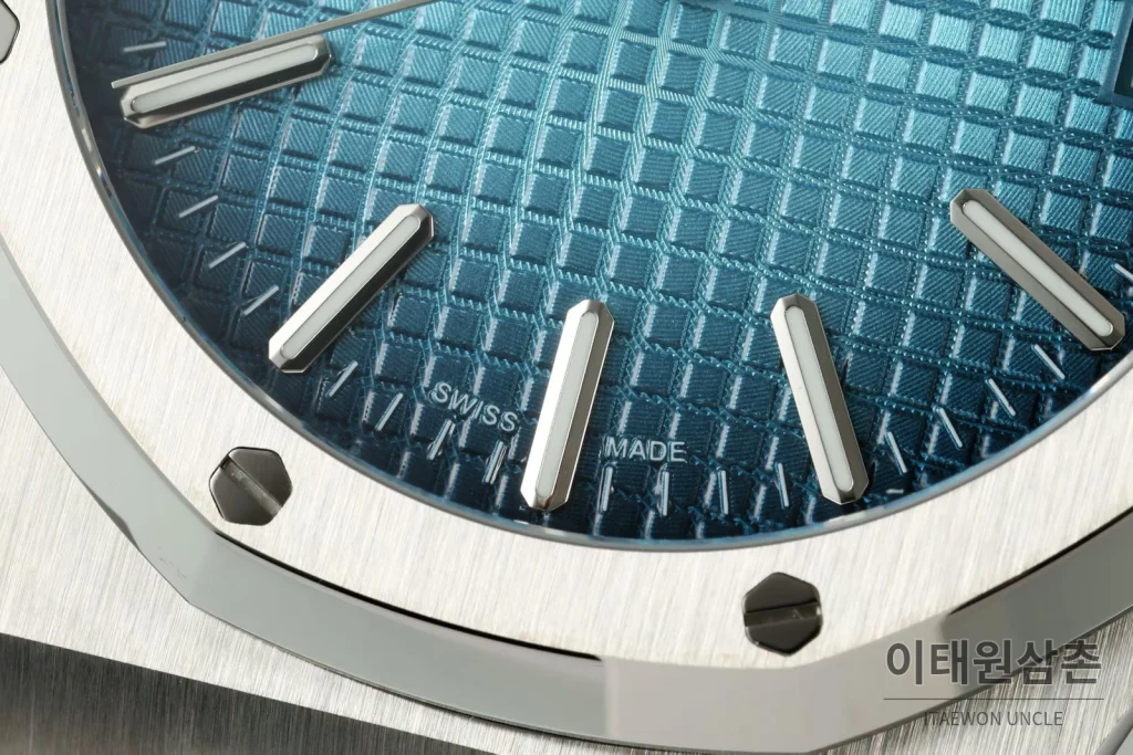 오데마피게 로열오크 50주년 실버베젤 코발트다이얼 오토매틱 41mm 15510ST (2)