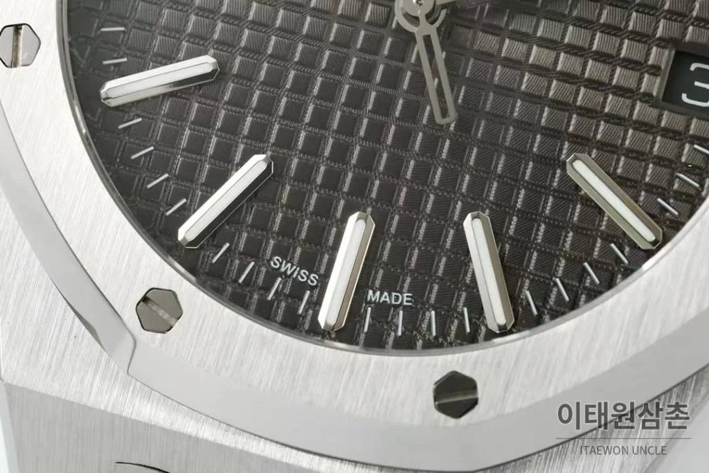 오데마피게 로열오크 50주년 실버베젤 그레이다이얼 오토매틱 41mm