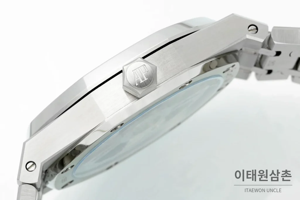 오데마피게 로열오크 50주년 실버베젤 코발트다이얼 오토매틱 41mm 15510ST (2)