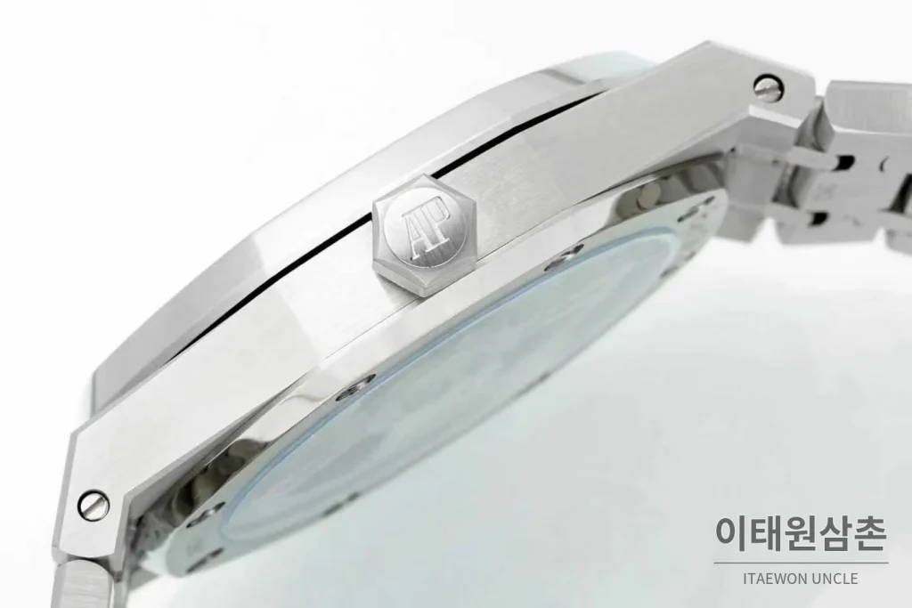 오데마피게 로열오크 50주년 실버베젤 네이비다이얼 오토매틱 41mm