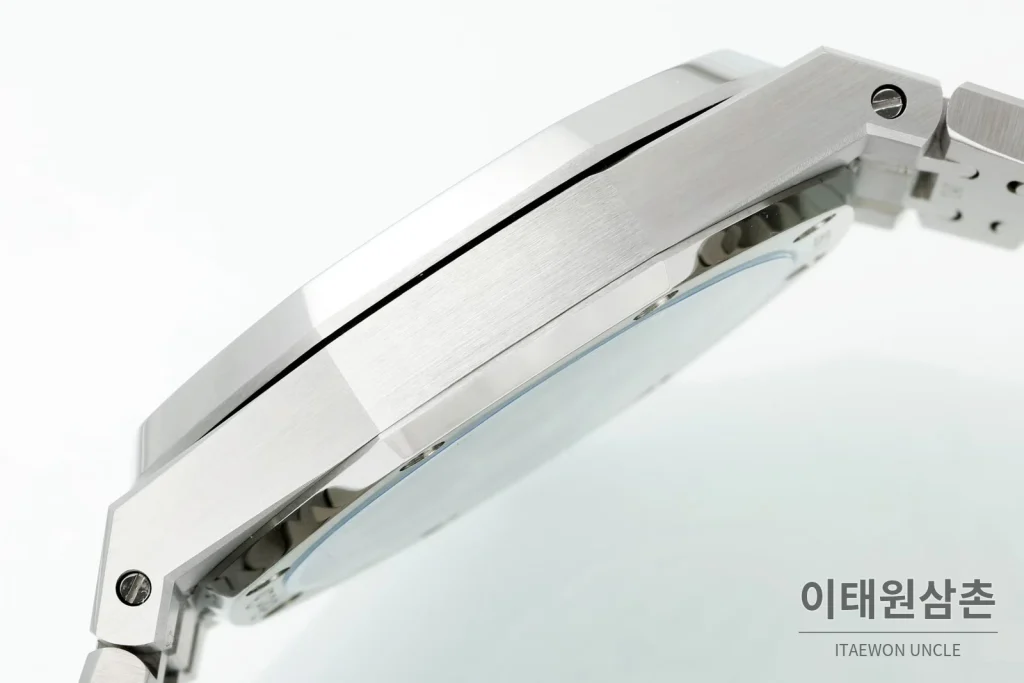 오데마피게 로열오크 50주년 실버베젤 코발트다이얼 오토매틱 41mm 15510ST (2)