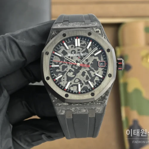 오데마피게 로열오크 오토매틱 41mm 스켈레톤 다이얼 블랙 러버 스트랩 그레이 베젤
