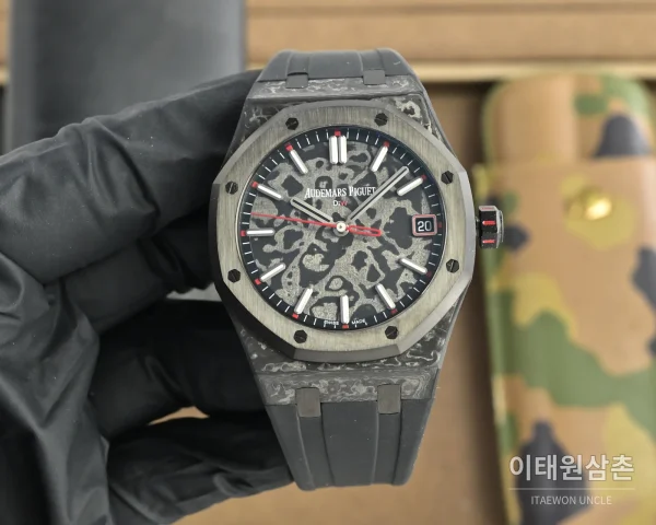오데마피게 로열오크 오토매틱 41mm 스켈레톤 다이얼 블랙 러버 스트랩 그레이 베젤