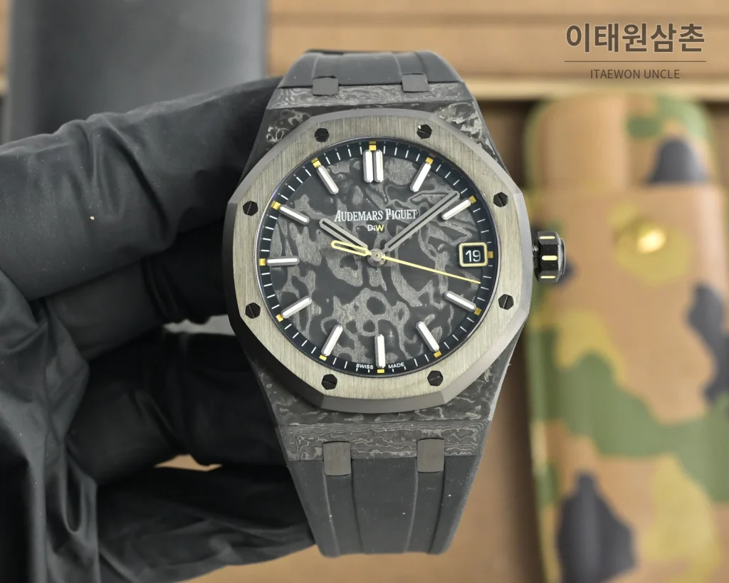 오데마피게 로열오크 오토매틱 41mm 그레이 다이얼 블랙 러버 스트랩 그레이 베젤