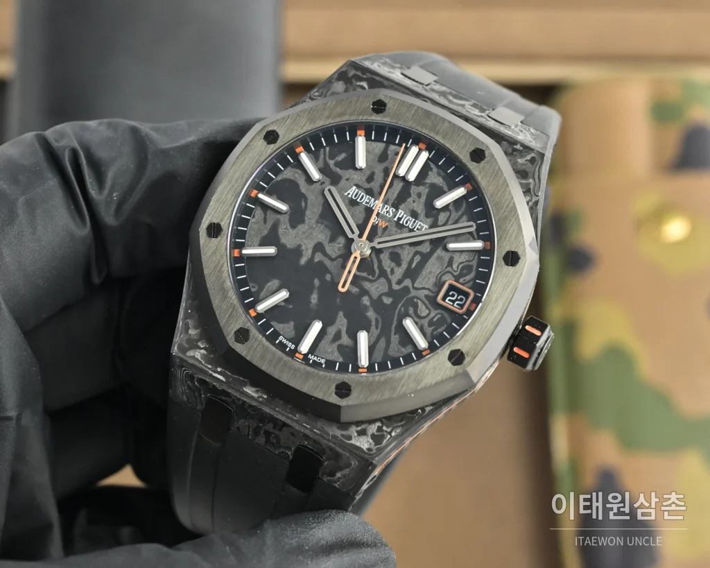 오데마피게 로열오크 오토매틱 41mm 그레이 다이얼 블랙 러버 스트랩 블랙 베젤