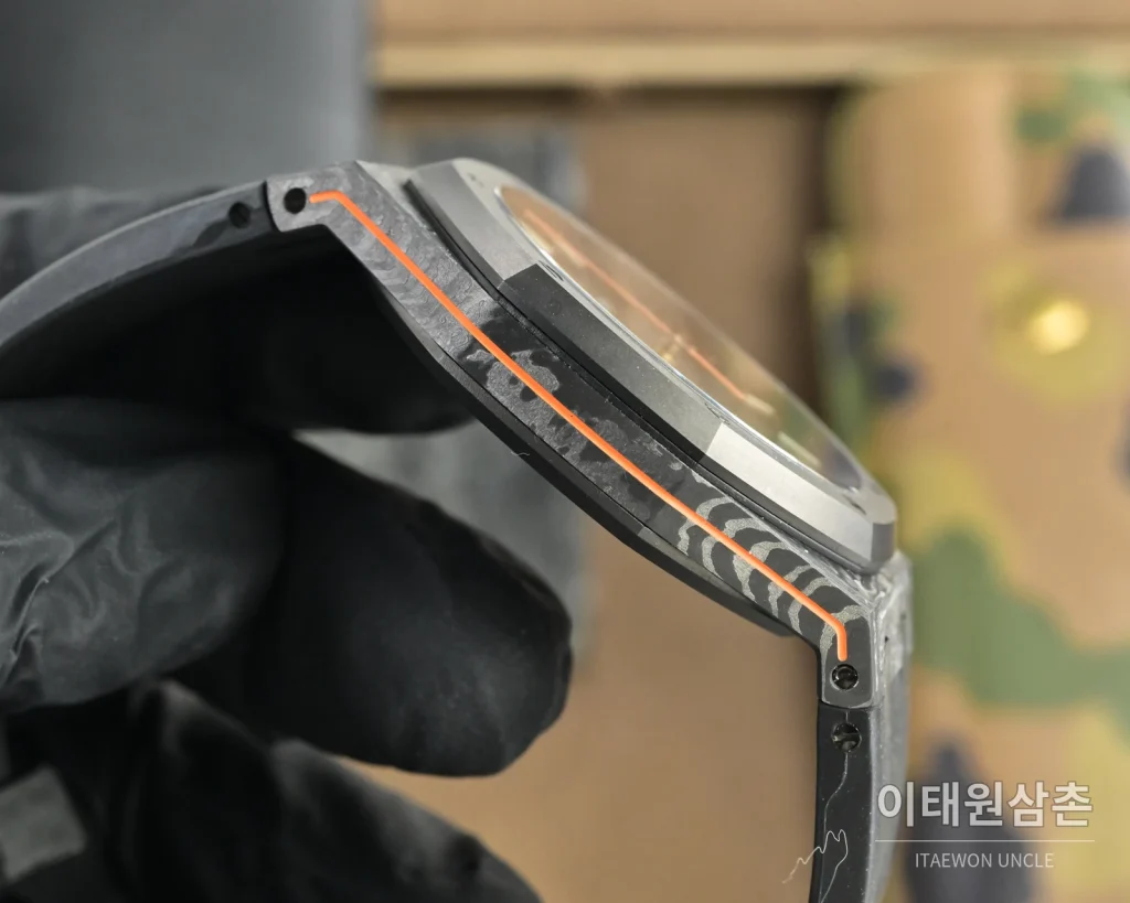 오데마피게 로열오크 오토매틱 41mm 그레이 다이얼 블랙 러버 스트랩 블랙 베젤