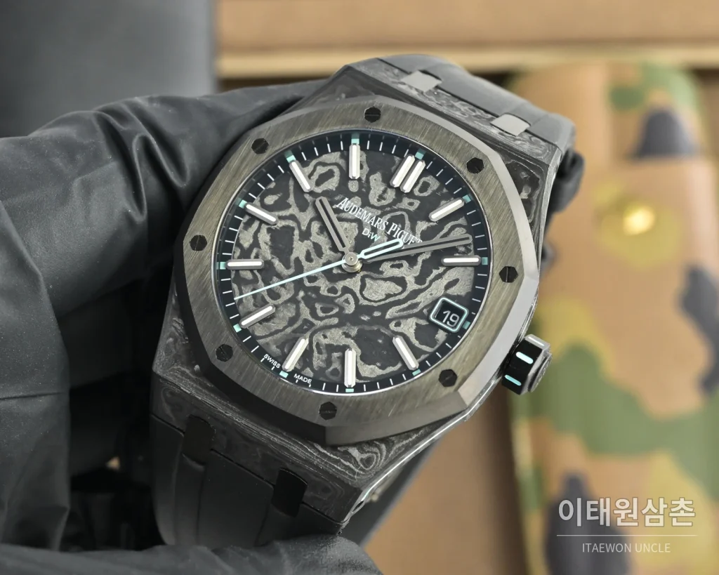 오데마피게 로열오크 오토매틱 41mm 그레이 다이얼 블랙 러버 스트랩 그레이 베젤 (2)