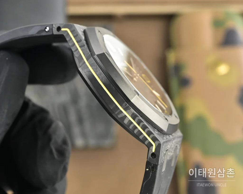 오데마피게 로열오크 오토매틱 41mm 그레이 다이얼 블랙 러버 스트랩 그레이 베젤