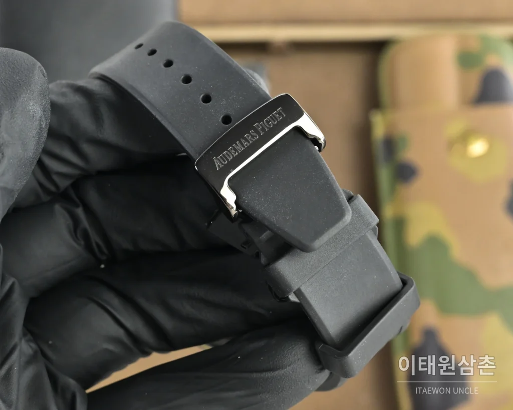 오데마피게 로열오크 오토매틱 41mm 그레이 다이얼 블랙 러버 스트랩 그레이 베젤