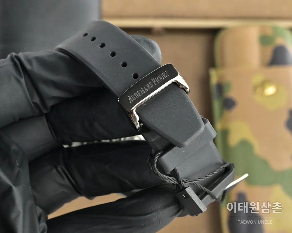 오데마피게 로열오크 오토매틱 41mm 그레이 다이얼 블랙 러버 스트랩 그레이 베젤 (2)