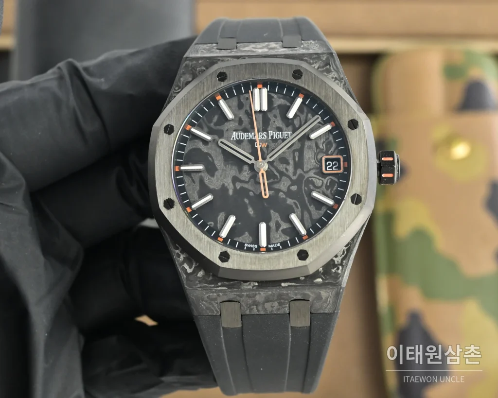 오데마피게 로열오크 오토매틱 41mm 그레이 다이얼 블랙 러버 스트랩 블랙 베젤