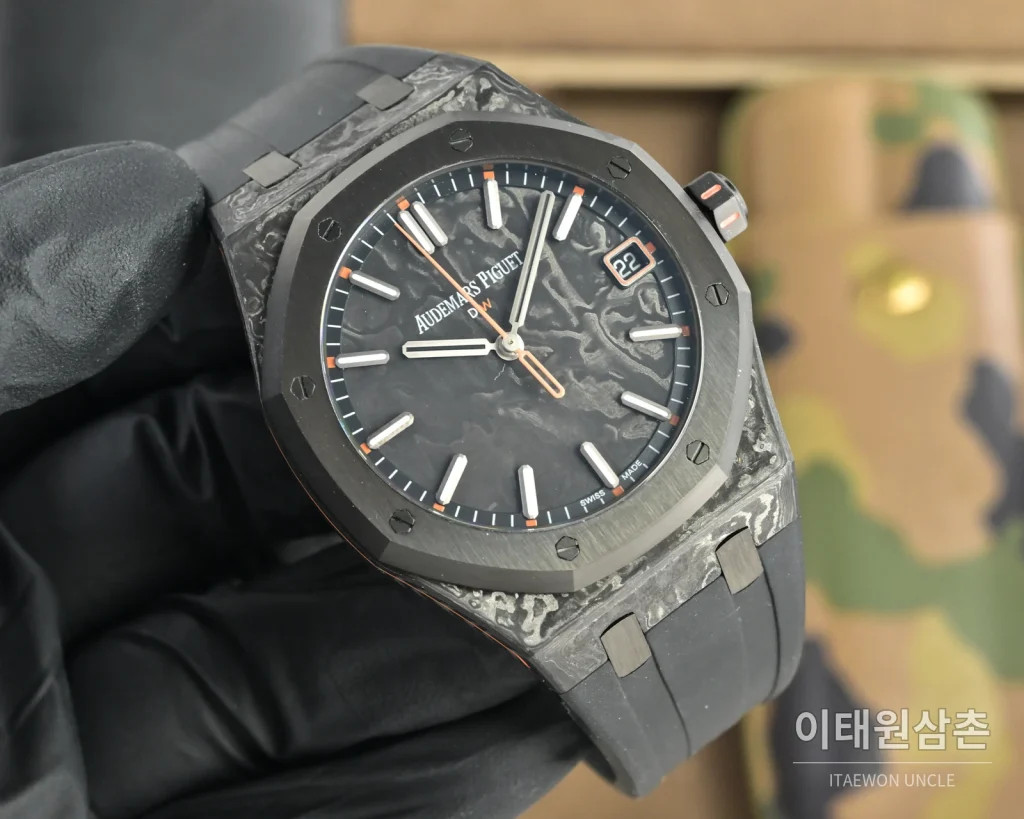오데마피게 로열오크 오토매틱 41mm 그레이 다이얼 블랙 러버 스트랩 블랙 베젤