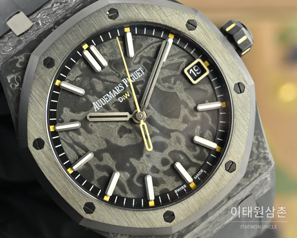 오데마피게 로열오크 오토매틱 41mm 그레이 다이얼 블랙 러버 스트랩 그레이 베젤