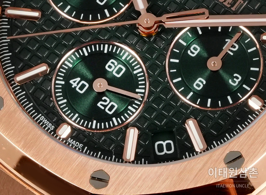 오데마피게 로열오크 크로노그래프 로즈골드 베젤 그린 다이얼 오토매틱 41mm