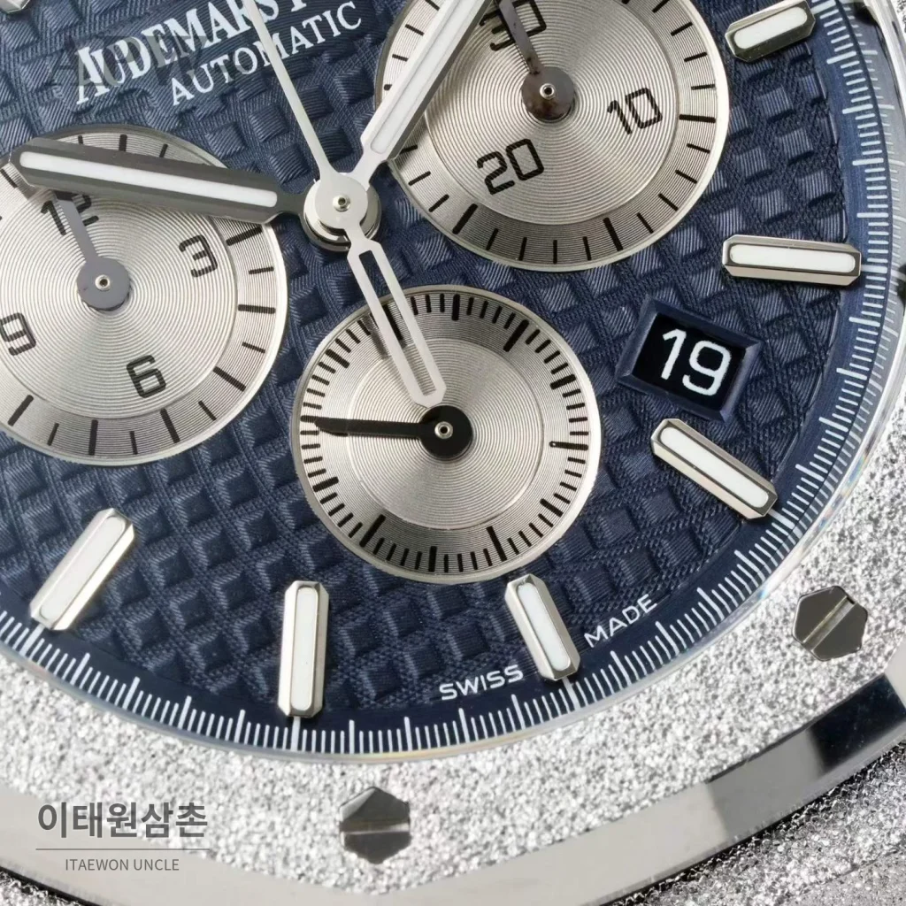 오데마피게 로열오크 크로노그래프 스틸 오토매틱 41mm 26331OR 네이비 다이얼 스틸 브레이슬릿 실버 베젤