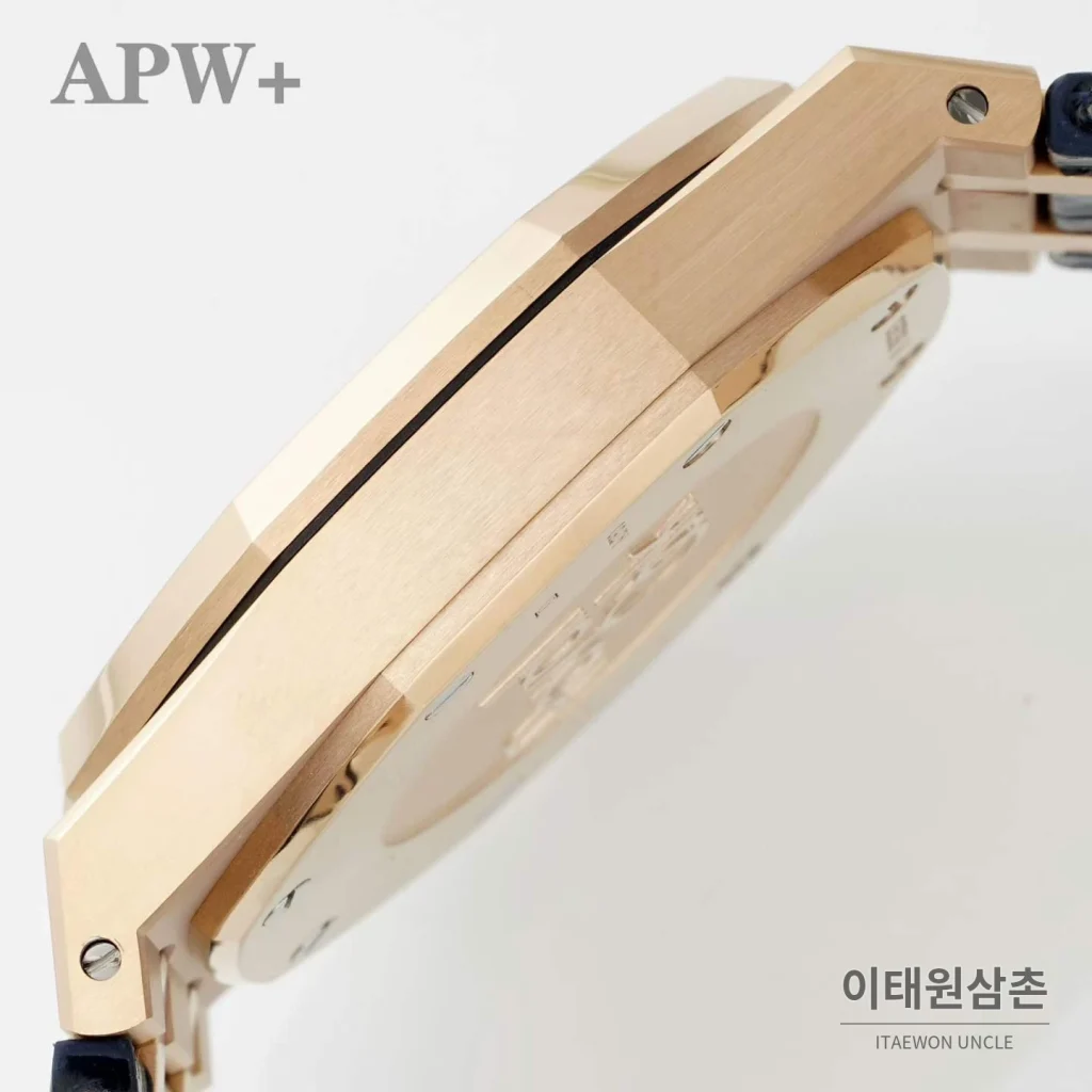 오데마피게 로열오크 크로노그래프 스틸 오토매틱 41mm 26331OR 네이비 다이얼 네이비 가죽 스트랩 로즈골드 베젤