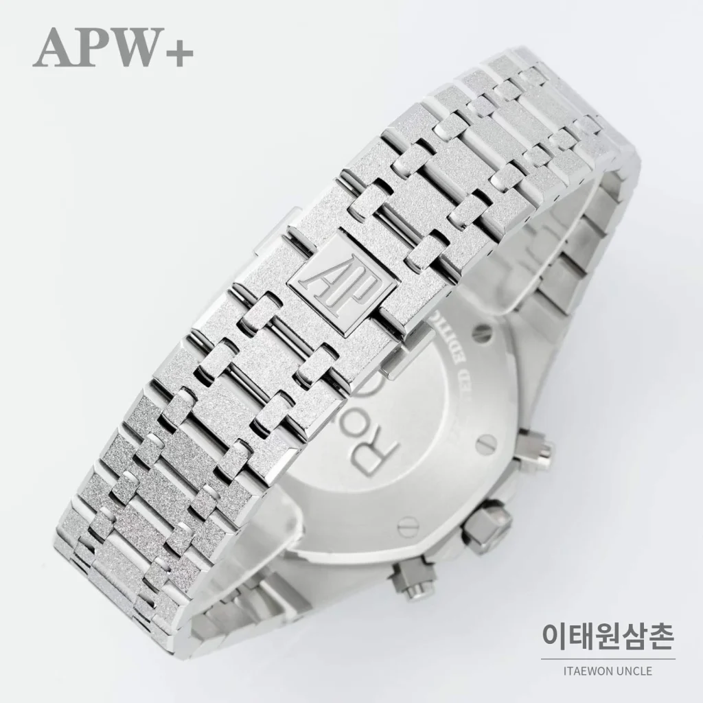 오데마피게 로열오크 크로노그래프 스틸 오토매틱 41mm 26331OR 네이비 다이얼 스틸 브레이슬릿 실버 베젤