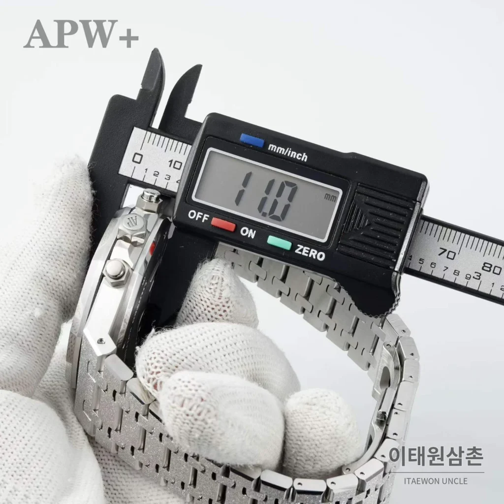 오데마피게 로열오크 크로노그래프 스틸 오토매틱 41mm 26331OR 네이비 다이얼 스틸 브레이슬릿 실버 베젤