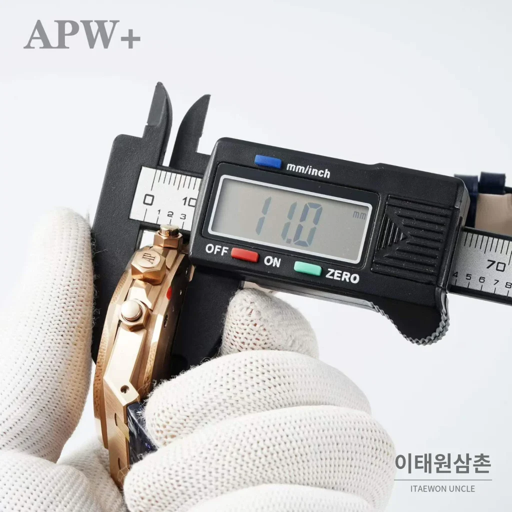 오데마피게 로열오크 크로노그래프 스틸 오토매틱 41mm 26331OR 네이비 다이얼 네이비 가죽 스트랩 로즈골드 베젤