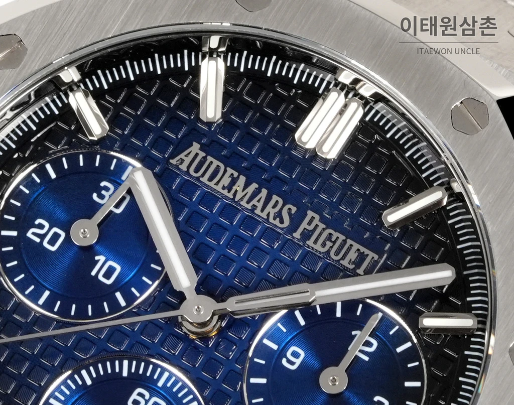 오데마피게 로열오크 크로노그래프 스틸 실버 베젤 네이비 다이얼 오토매틱 41mm