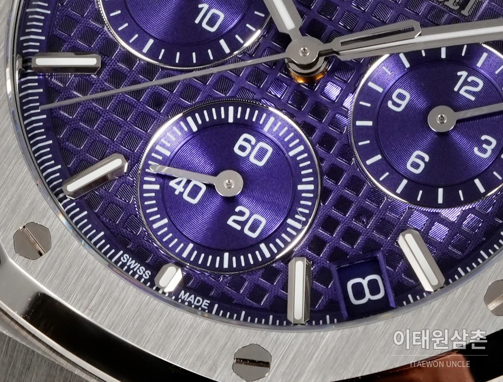 오데마피게 로열오크 크로노그래프 스틸 실버 베젤 퍼플 다이얼 오토매틱 41mm