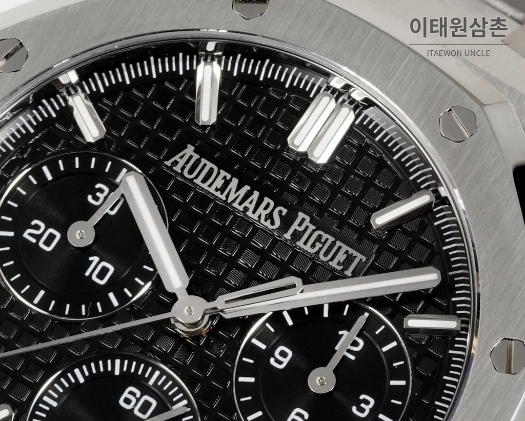 오데마피게 로열오크 크로노그래프 스틸 실버 베젤 블랙 다이얼 오토매틱 41mm