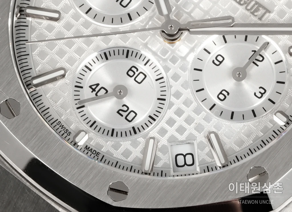 오데마피게 로열오크 크로노그래프 스틸 실버 베젤 실버 다이얼 오토매틱 41mm
