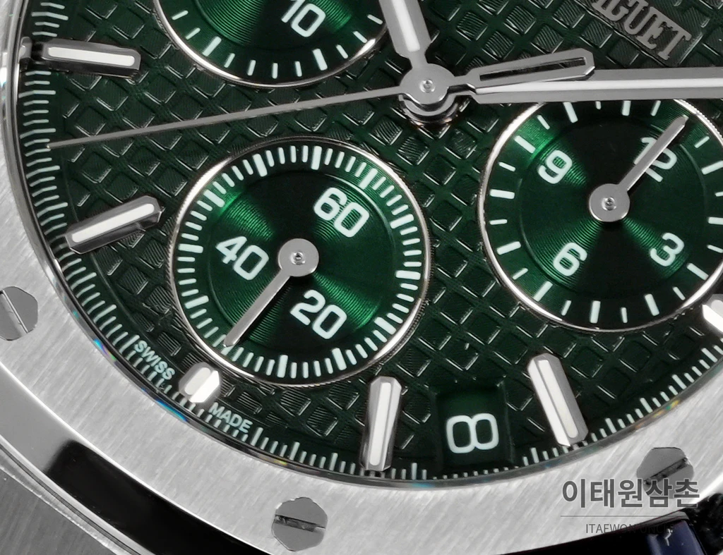 오데마피게 로열오크 크로노그래프 스틸 실버 베젤 그린 다이얼 오토매틱 41mm