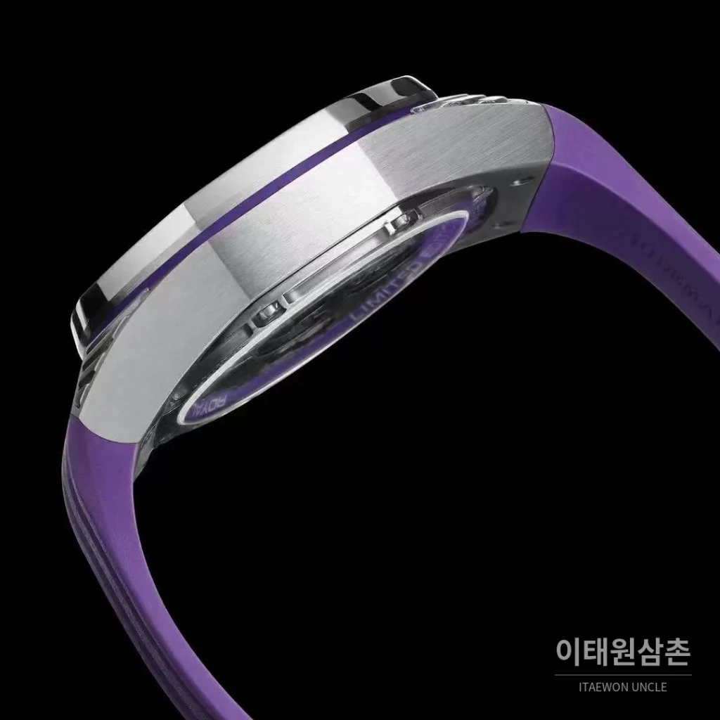 오데마피게 로열오크 컨셉 블랙팬서 스켈레톤 플로팅 투르비옹 수동 42mm 26620 퍼플 다이얼 퍼플 러버 스트랩 티타늄 케이스