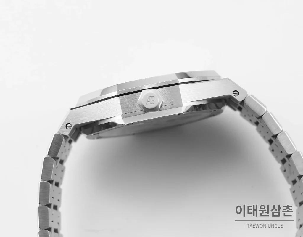 오데마피게 로열오크 에볼루티브 다이얼 투르비용 오토매틱 41mm 스틸 브레이슬릿 (2)