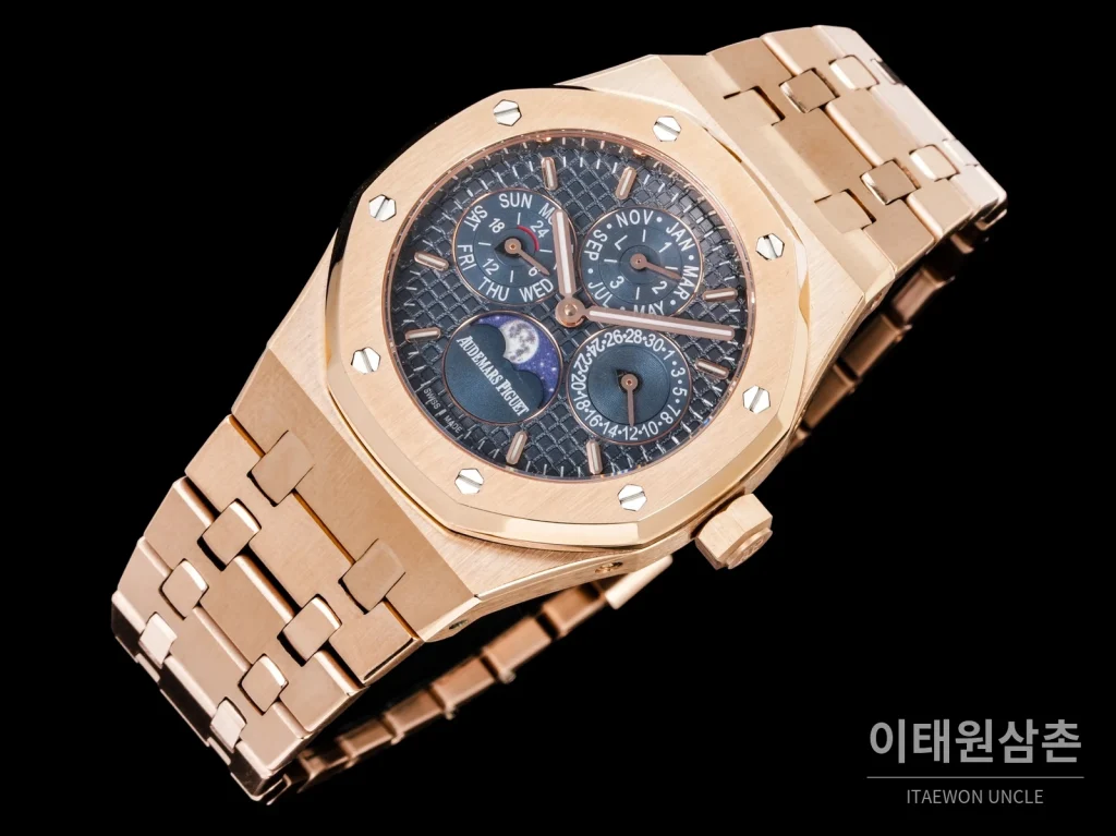 오데마피게 로열오크 골드베젤 네이비다이얼 퍼페추얼 캘린더 38mm