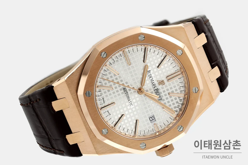 오데마피게 로열오크 골드베젤 화이트다이얼 기계식 37mm 15400 브라운 가죽 스트랩