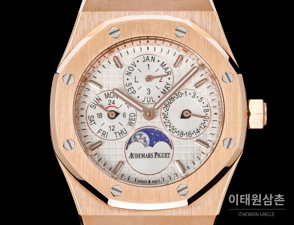 오데마피게 로열오크 골드베젤 화이트다이얼 퍼페추얼 캘린더 38mm