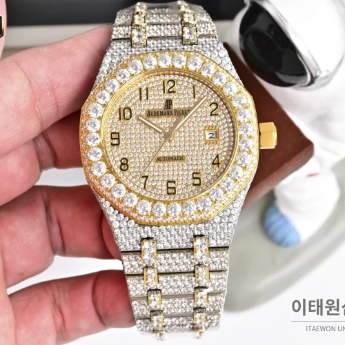 오데마피게 로열오크 모아사나이트 파베세팅 커스텀 오토매틱 41mm 실버 오데마피게 로열오크 모아사나이트 파베세팅 커스텀 오토매틱 41mm 실버