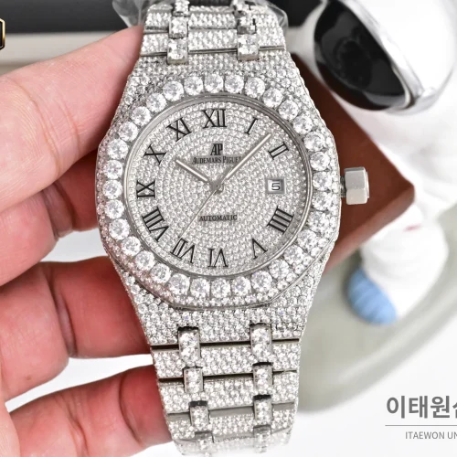 오데마피게 로열오크 모아사나이트 파베세팅 커스텀 오토매틱 41mm 실버 스틸 브레이슬릿 (2) 오데마피게 로열오크 모아사나이트 파베세팅 커스텀 오토매틱 41mm 실버 스틸 브레이슬릿 (2)