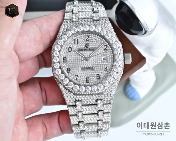 오데마피게 로열오크 모아사나이트 파베세팅 커스텀 오토매틱 41mm 실버 스틸 브레이슬릿 (3) 오데마피게 로열오크 모아사나이트 파베세팅 커스텀 오토매틱 41mm 실버 스틸 브레이슬릿 (3)