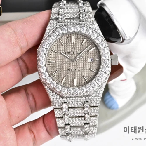 오데마피게 로열오크 모아사나이트 파베세팅 오토매틱 41mm 실버 스틸 브레이슬릿 (2) 오데마피게 로열오크 모아사나이트 파베세팅 오토매틱 41mm 실버 스틸 브레이슬릿 (2)