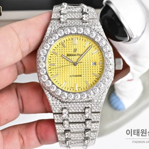 오데마피게 로열오크 모아사나이트 파베세팅 오토매틱 41mm 실버 오데마피게 로열오크 모아사나이트 파베세팅 오토매틱 41mm 실버