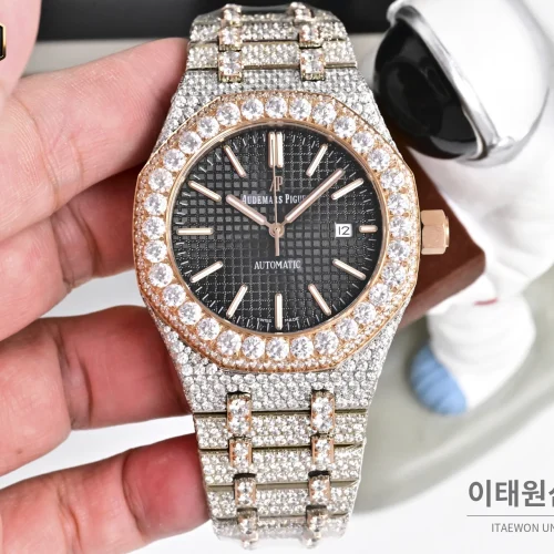 오데마피게 로열오크 모아사나이트 파베세팅 오토매틱 41mm 실버 투톤 브레이슬릿 로즈골드 베젤 오데마피게 로열오크 모아사나이트 파베세팅 오토매틱 41mm 실버 투톤 브레이슬릿 로즈골드 베젤
