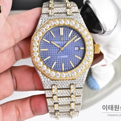 오데마피게 로열오크 모아사나이트 파베세팅 오토매틱 41mm 실버 투톤 브레이슬릿 골드 베젤 오데마피게 로열오크 모아사나이트 파베세팅 오토매틱 41mm 실버 투톤 브레이슬릿 골드 베젤