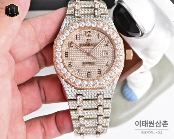오데마피게 로열오크 모아사나이트 파베세팅 커스텀 오토매틱 41mm 실버 투톤 브레이슬릿 오데마피게 로열오크 모아사나이트 파베세팅 커스텀 오토매틱 41mm 실버 투톤 브레이슬릿